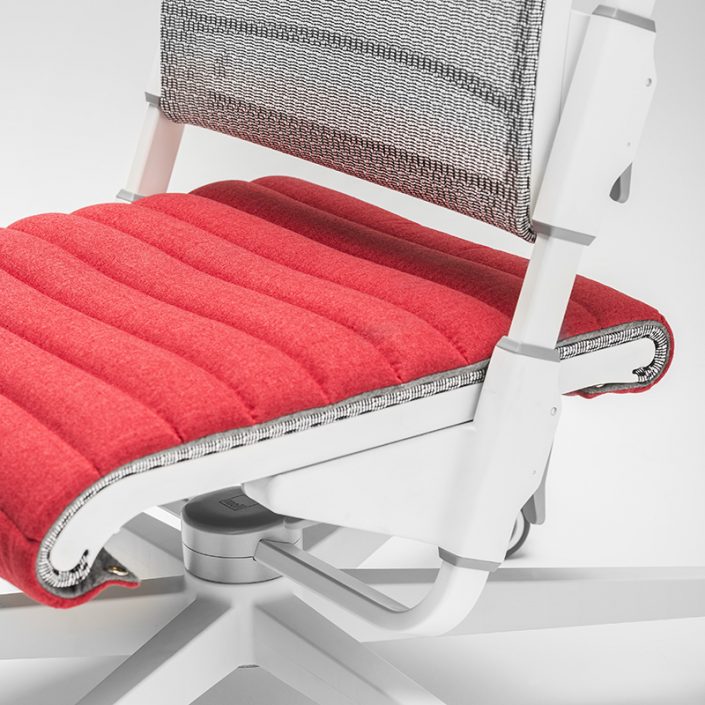 moll unique S6 Detail Sitzpolster moll S6 Design Drehstuhl mit Netzbespannung