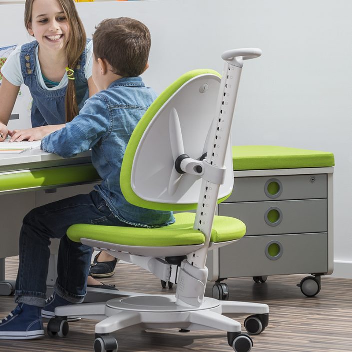 mitwachsende Kindermöbel von moll kinderschreibtische kinderdrehstühle höhenverstellbar neigbar made in germany